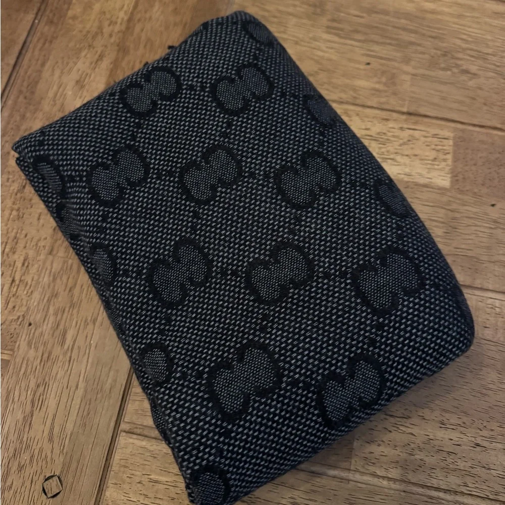 Scarf - Picture 1 of 2